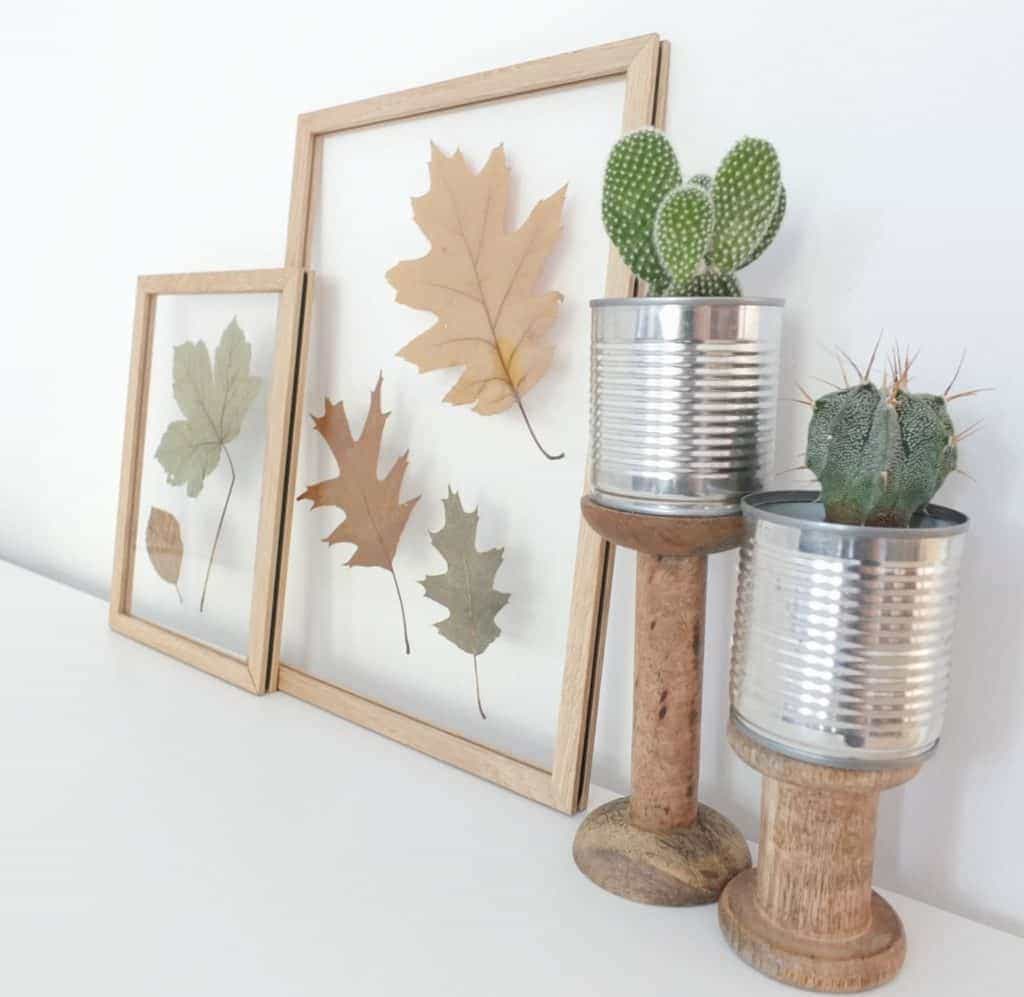 Wohngoldstück_DIY Herbstdekoration Blätter in Moebe Bilderrahmen und mit Holzklammer