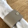 Wohngoldstueck_Handles and more Serviettenringe Leder Taupe