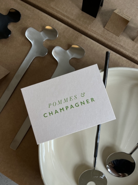 Wohngoldstueck_Studio Liv_Postkarte Pommes und Champagner