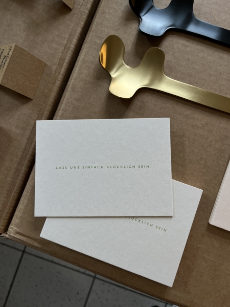 Wohngoldstueck_Studio Liv_Postkarte Lass uns einfach glücklich sein