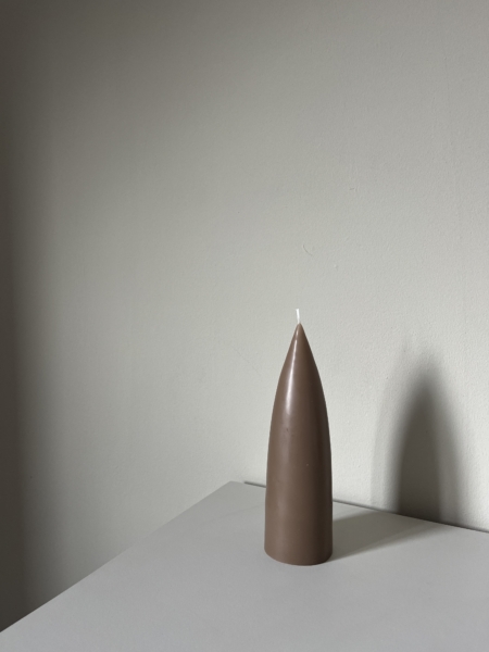Wohngoldstueck_Kunstindustrien Kegelkerze Nougat 20cm