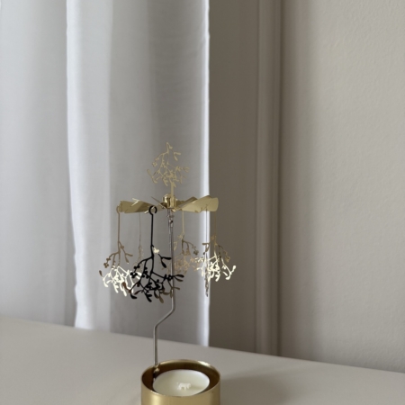 Wohngoldstueck_Pluto Design_Engelspiel_Mistletoe_Gold_klein4