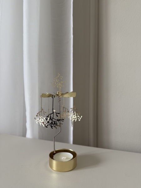 Wohngoldstueck_Pluto Design_Engelspiel_Mistletoe_Gold_klein4