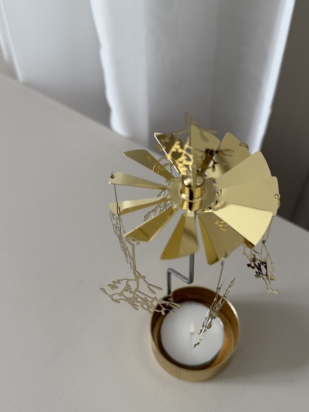Wohngoldstueck_Pluto Design_Engelspiel_Mistletoe_Gold_klein5