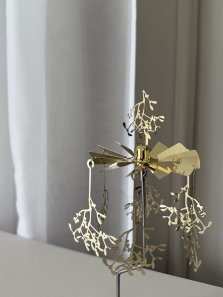 Wohngoldstueck_Pluto Design_Engelspiel_Mistletoe_Gold_klein7