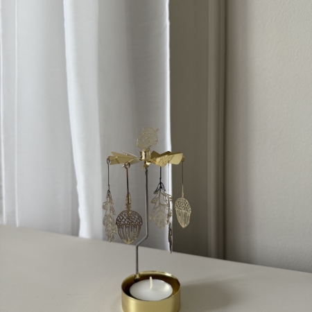 Wohngoldstueck_Pluto Design_Engelspiel_Oak_Gold_klein5